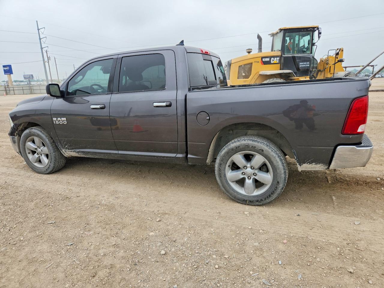 2016 RAM 1500 SLT photo 2