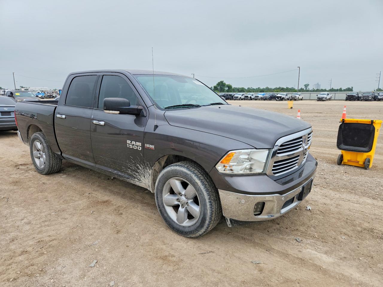 2016 RAM 1500 SLT photo 4
