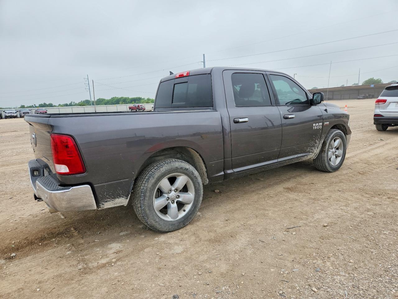 2016 RAM 1500 SLT photo 3