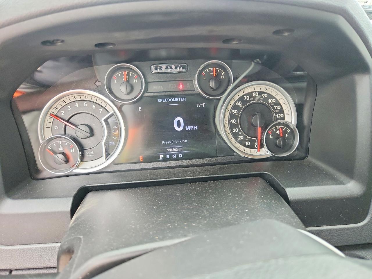 2016 RAM 1500 SLT photo 9