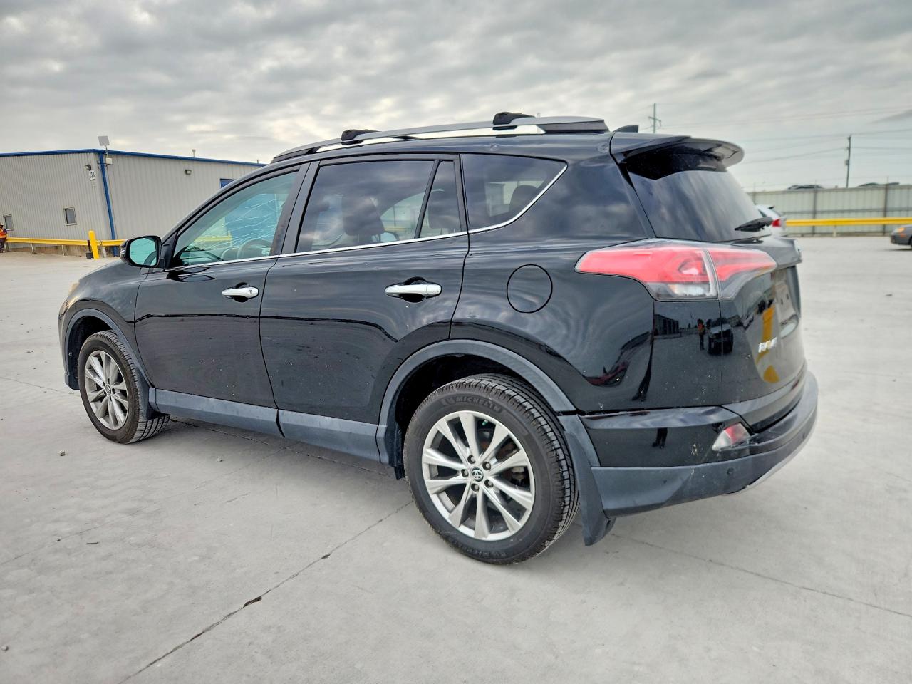 2018 TOYOTA RAV4 LIMITED photo 2