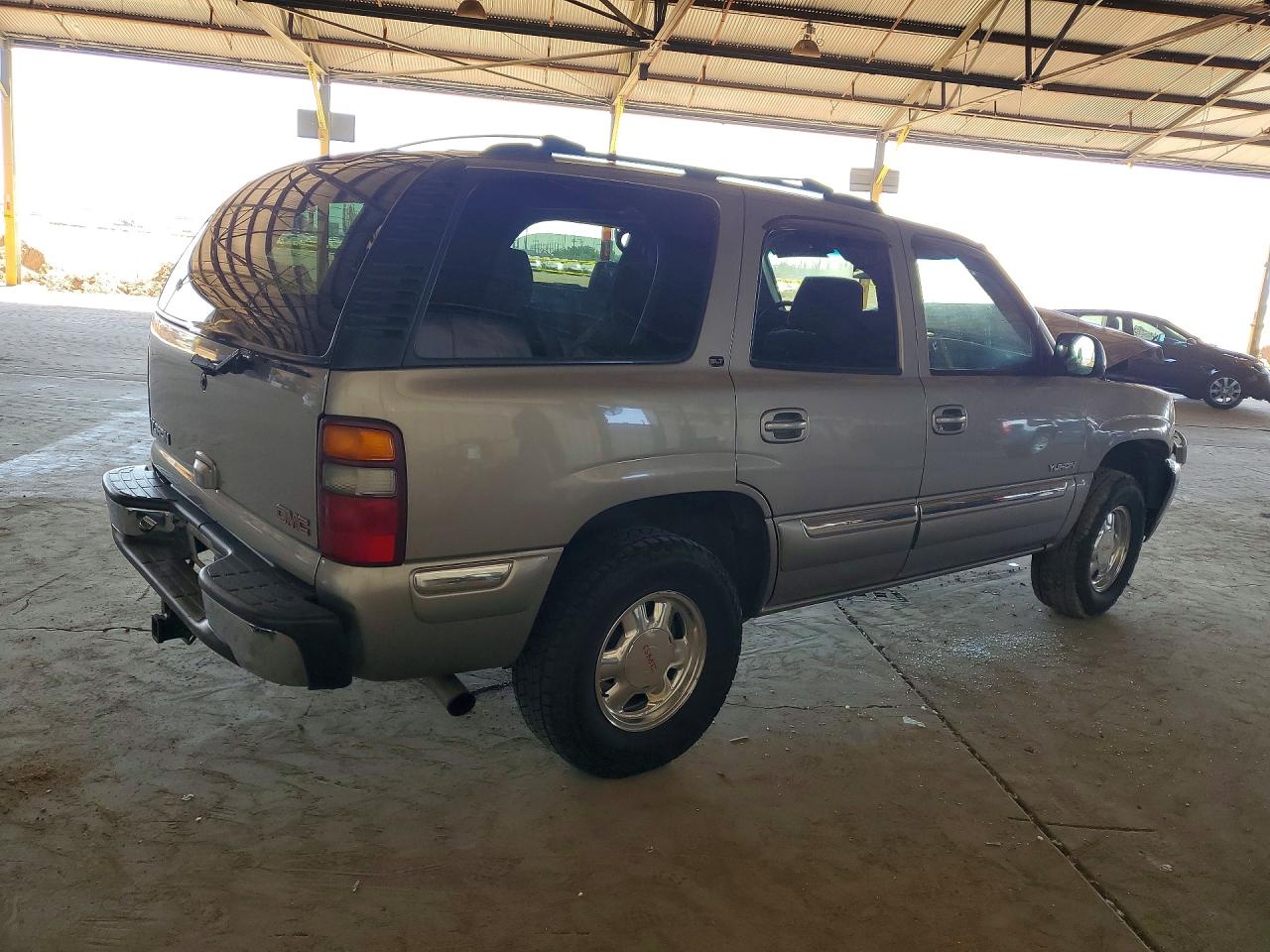 2002 GMC YUKON photo 3