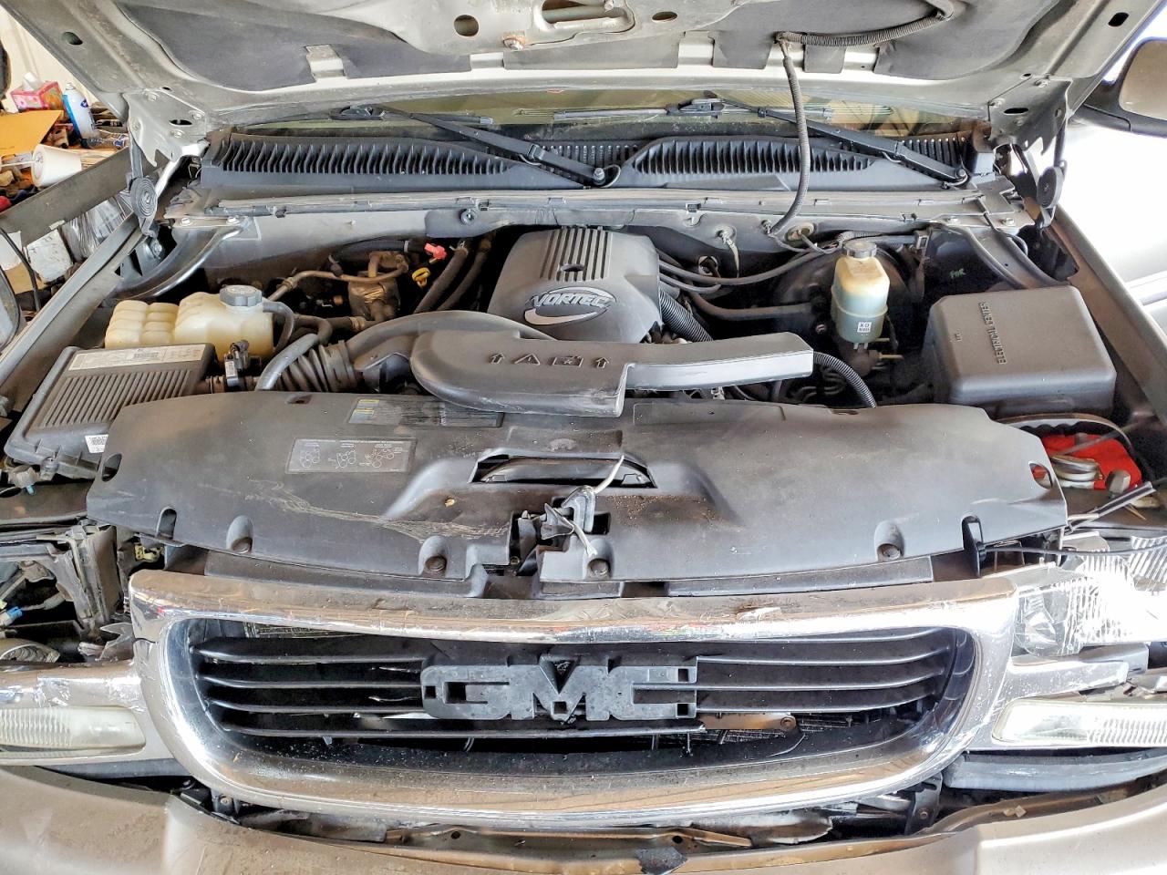 2002 GMC YUKON photo 11