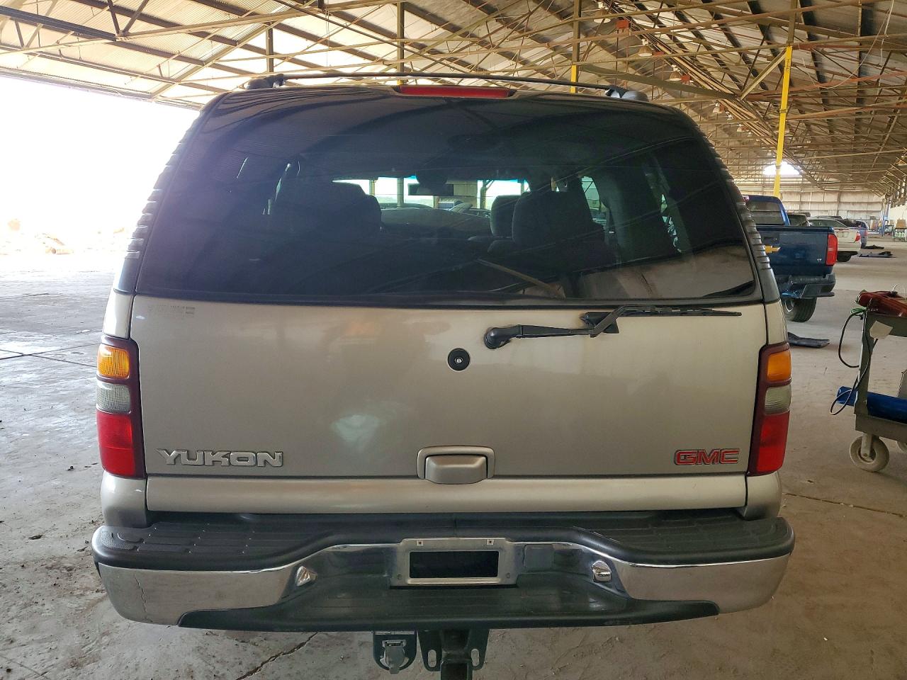 2002 GMC YUKON photo 6