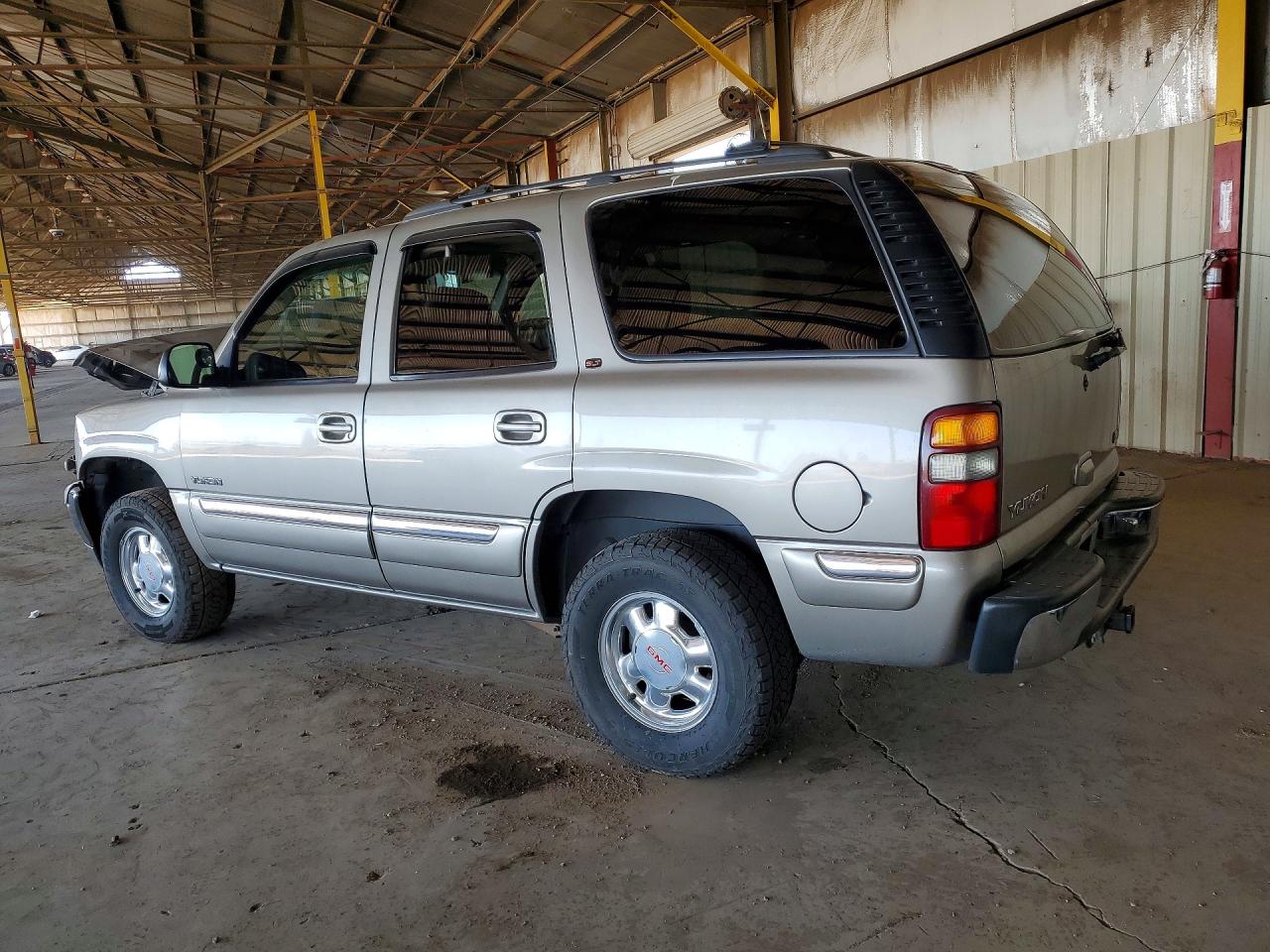 2002 GMC YUKON photo 2