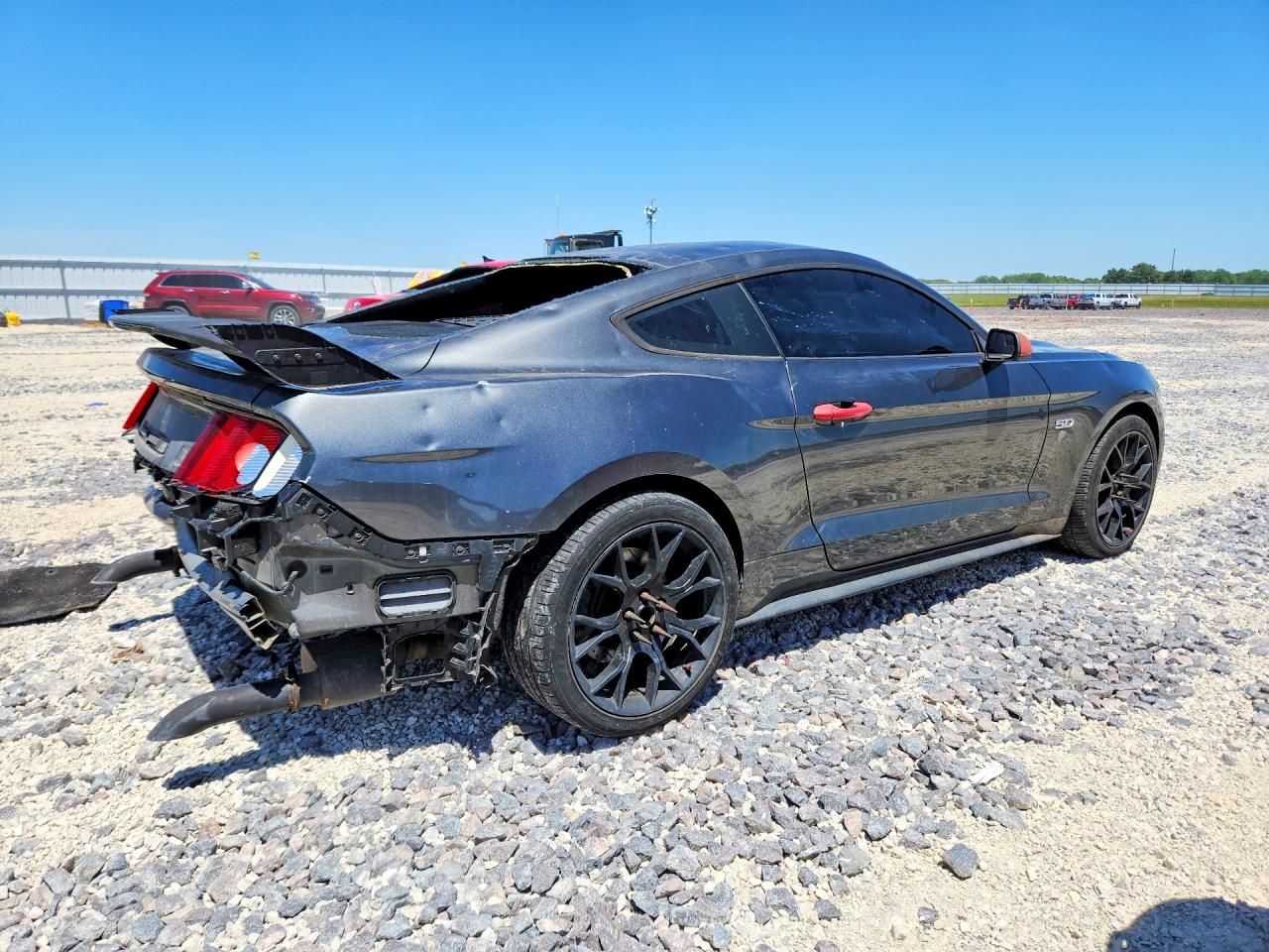2017 FORD MUSTANG GT photo 3