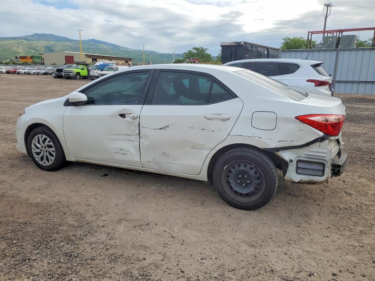 2017 TOYOTA COROLLA L photo 3