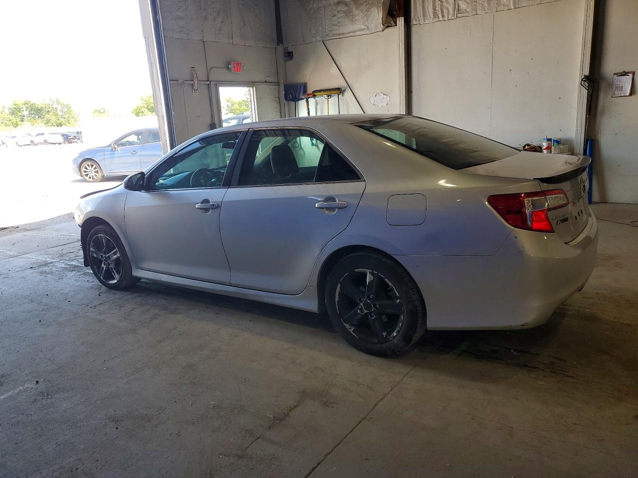 2012 TOYOTA CAMRY SE photo 4