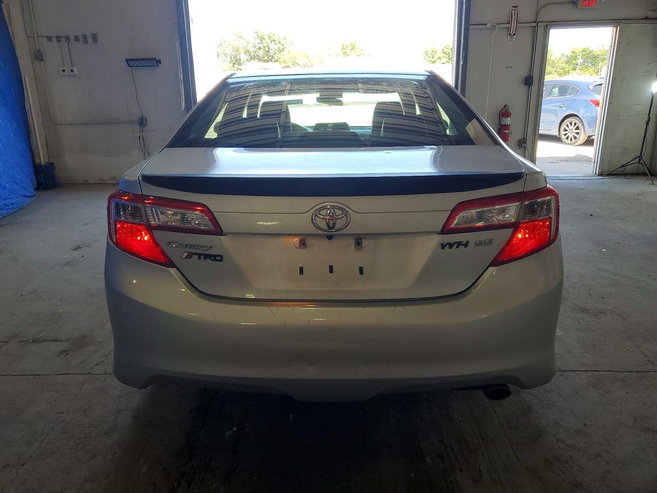 2012 TOYOTA CAMRY SE photo 16