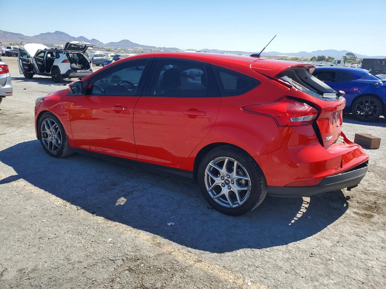 2015 FORD FOCUS SE photo 4