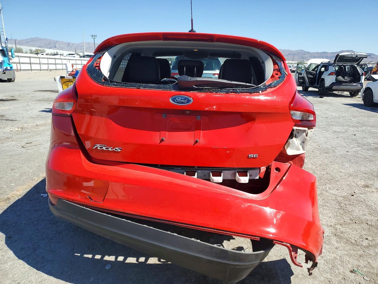 2015 FORD FOCUS SE photo 16