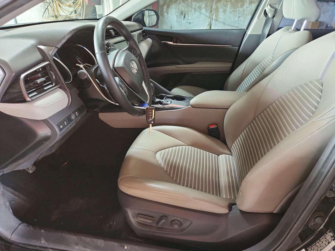 2019 TOYOTA CAMRY SE photo 13