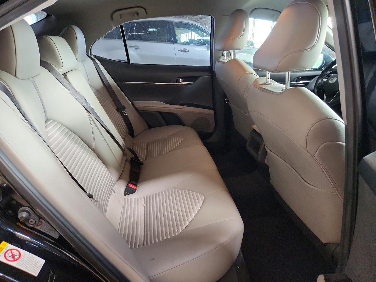2019 TOYOTA CAMRY SE photo 19