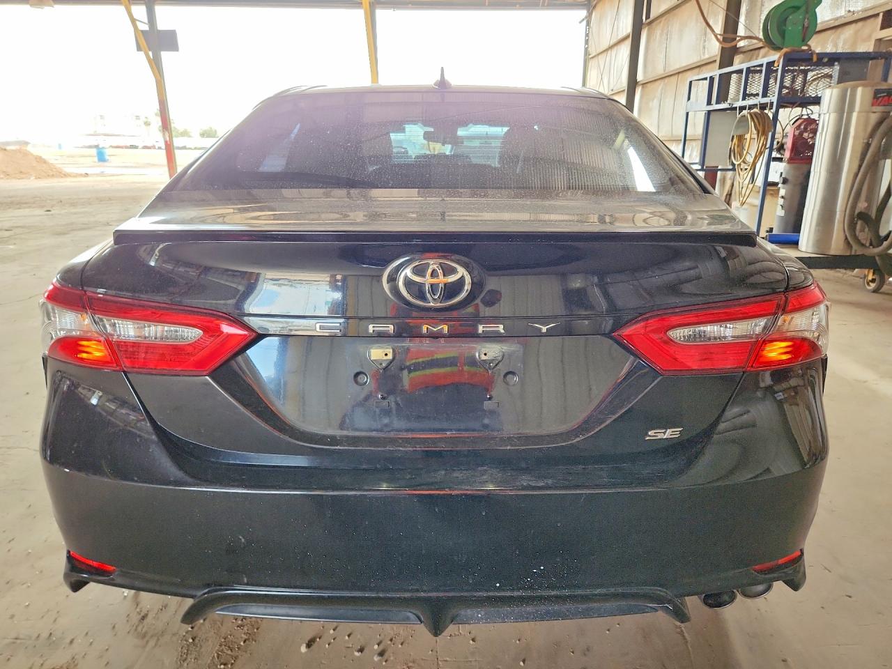 2019 TOYOTA CAMRY SE photo 11