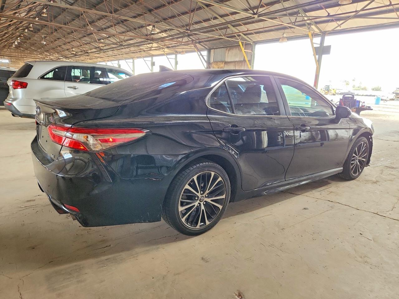 2019 TOYOTA CAMRY SE photo 5