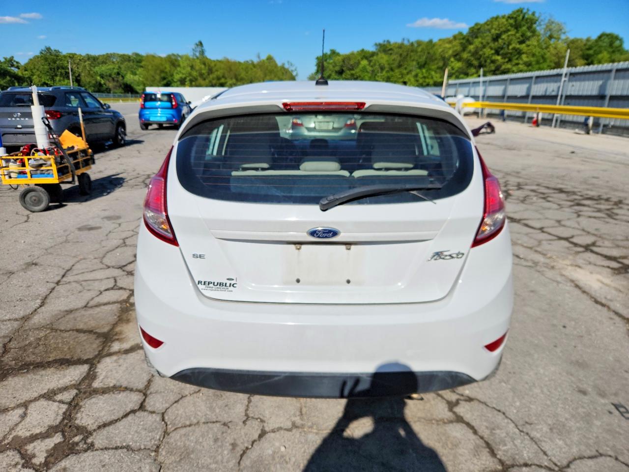 2016 FORD FIESTA SE photo 16