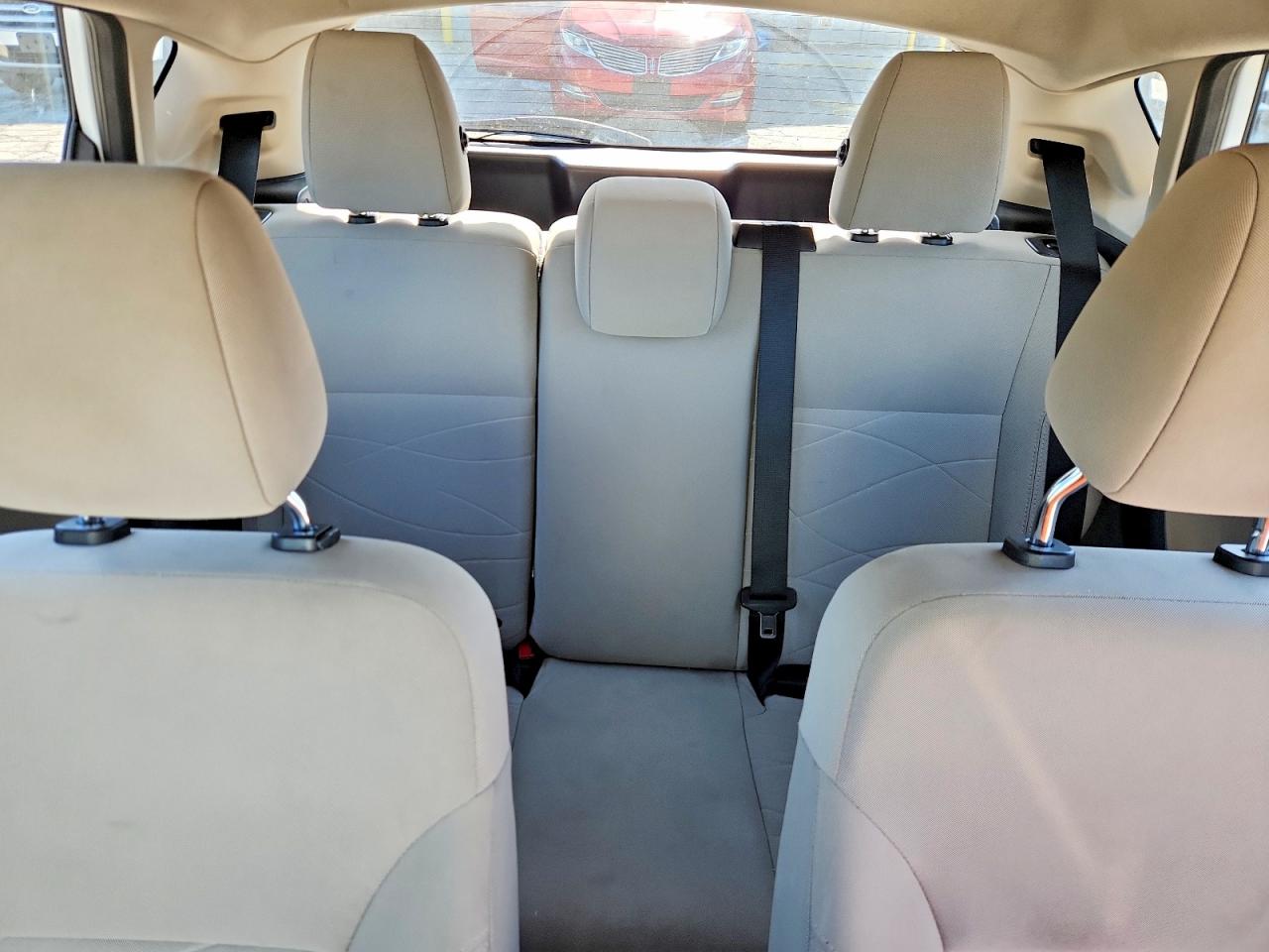 2016 FORD FIESTA SE photo 28