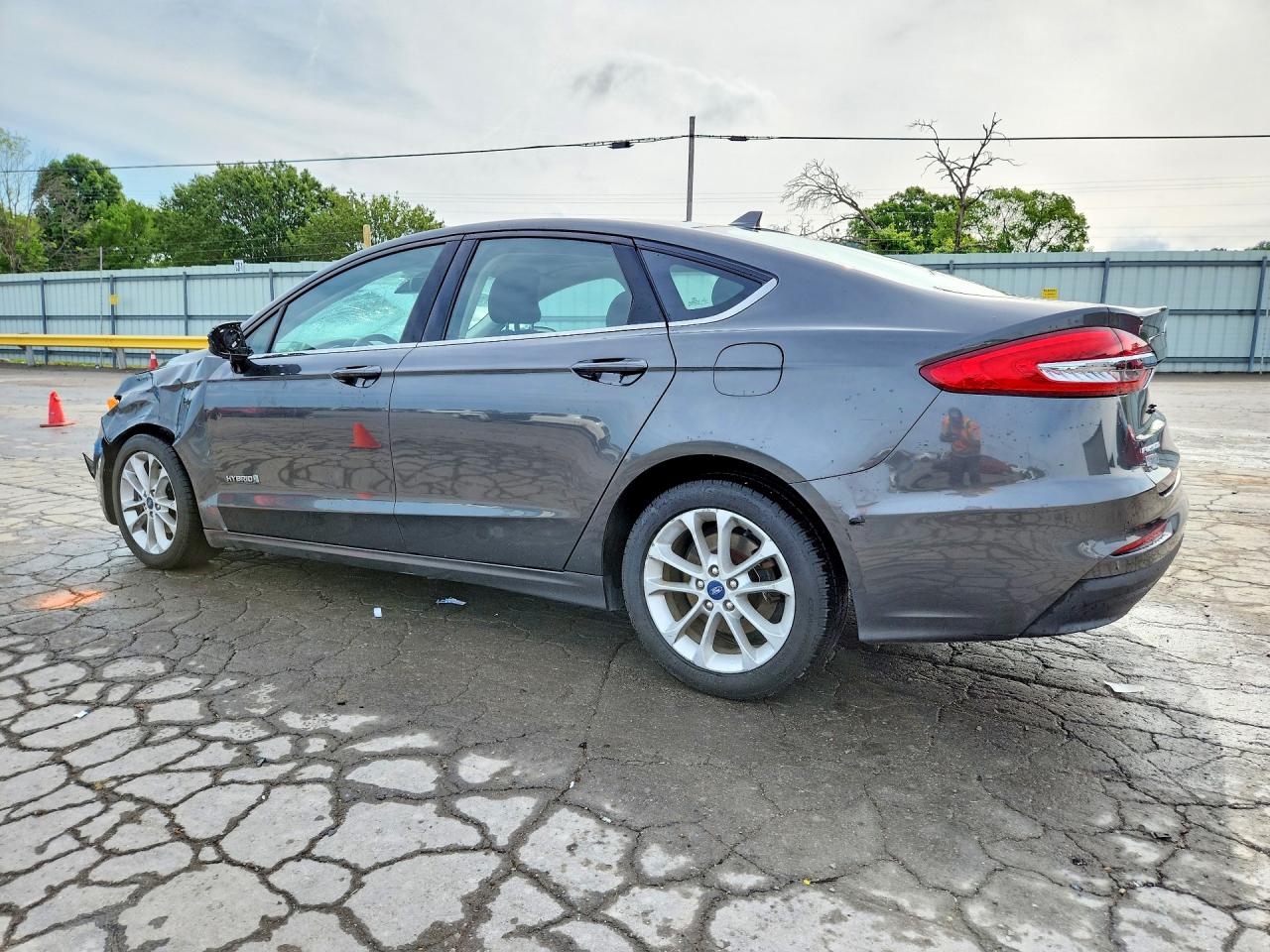 2019 FORD FUSION SE photo 2