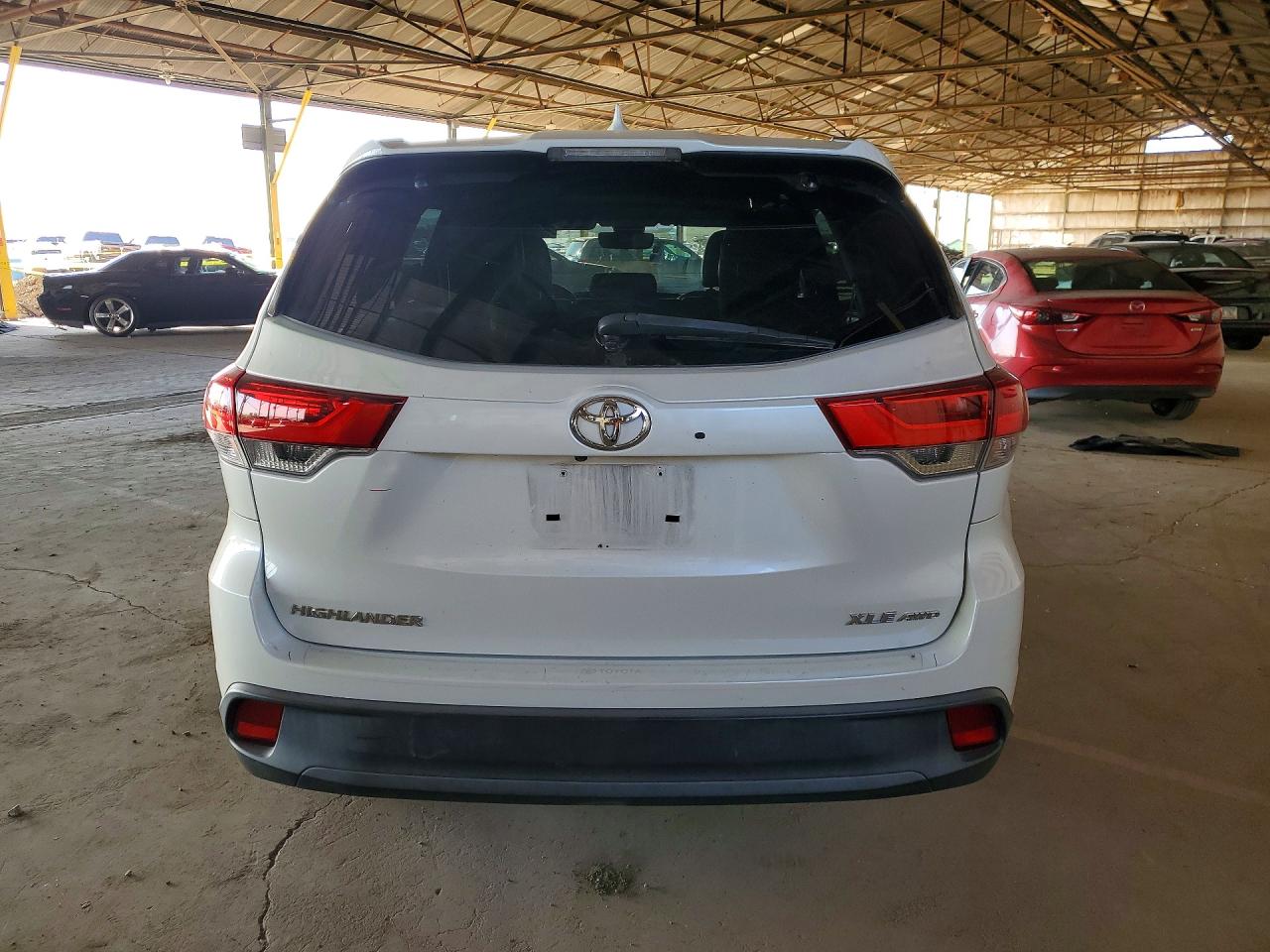 2019 TOYOTA HIGHLANDER XLE photo 11