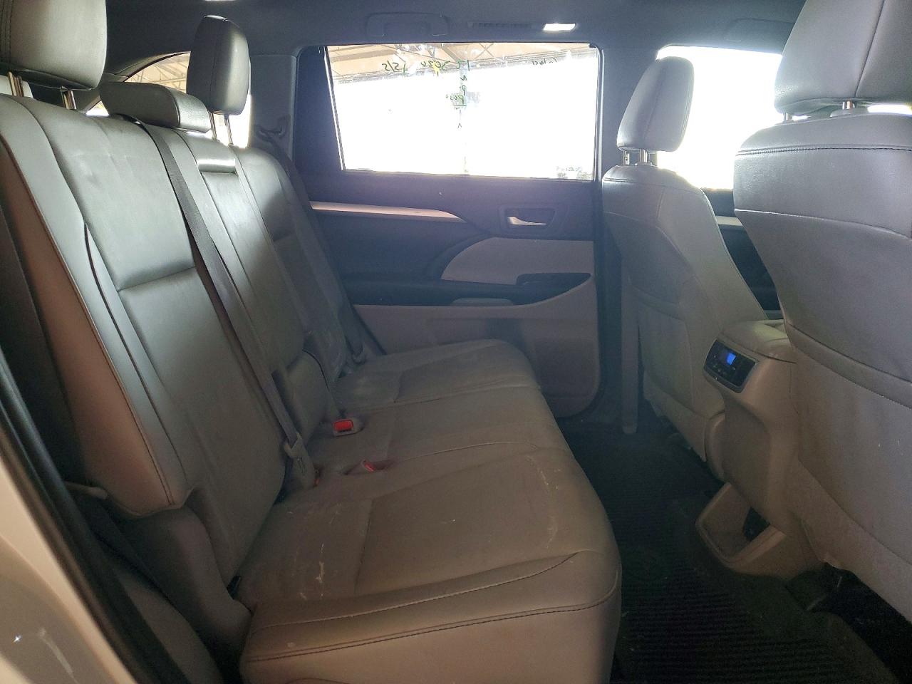2019 TOYOTA HIGHLANDER XLE photo 21