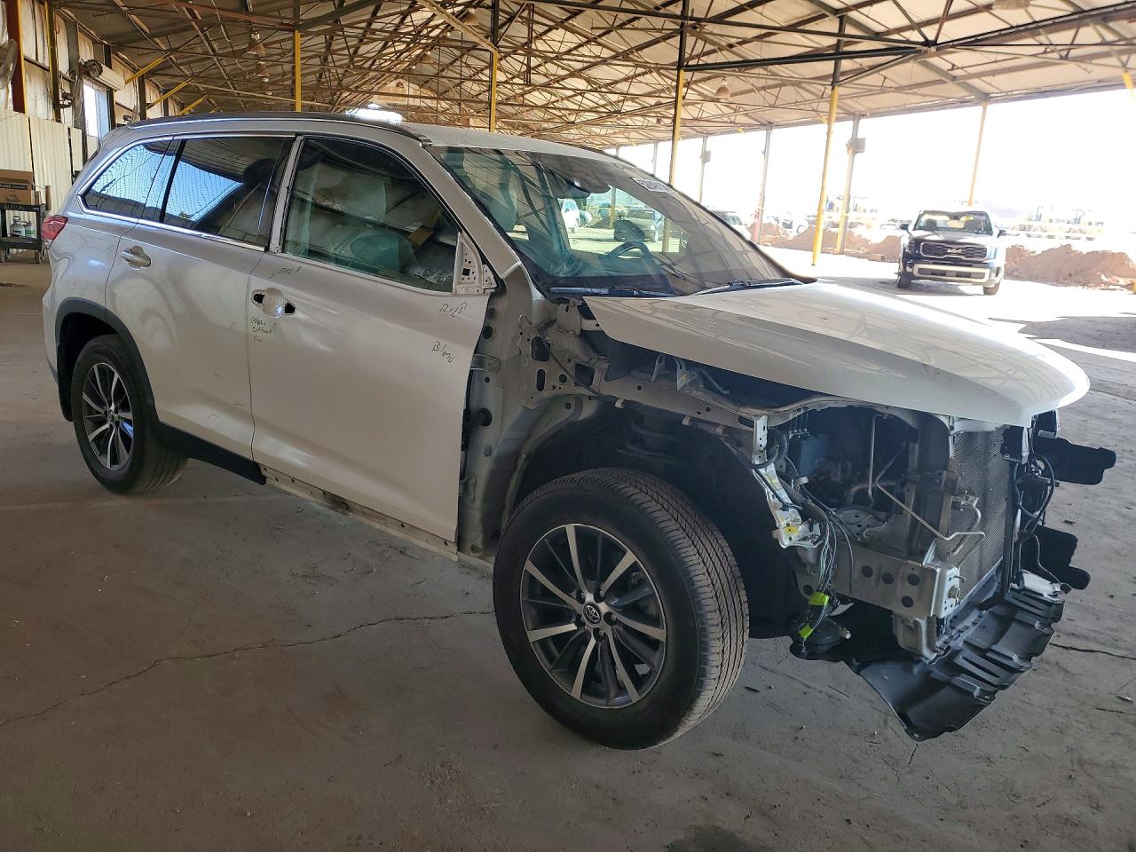 2019 TOYOTA HIGHLANDER XLE photo 7