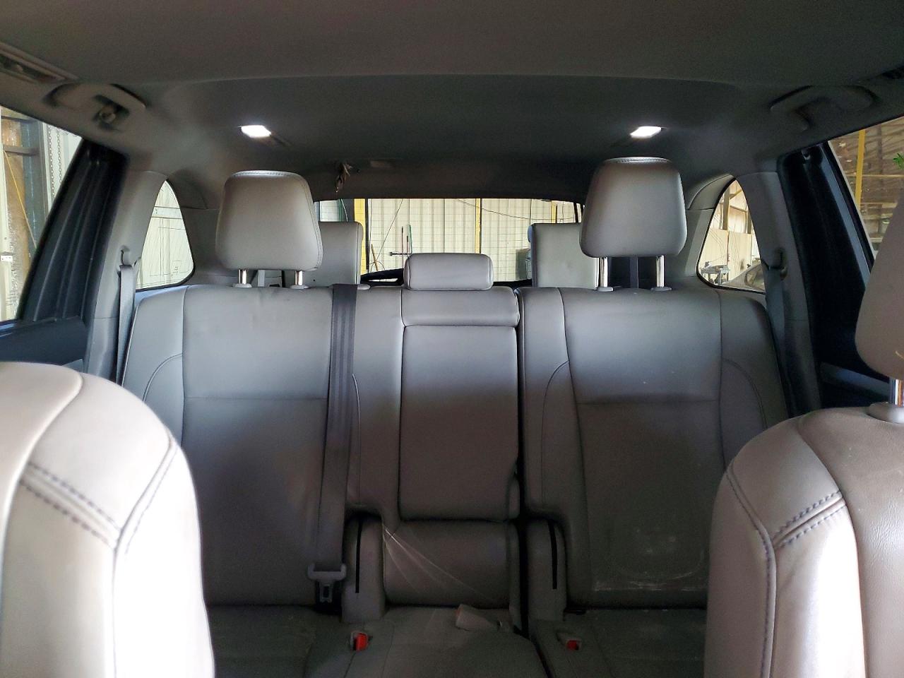 2019 TOYOTA HIGHLANDER XLE photo 19