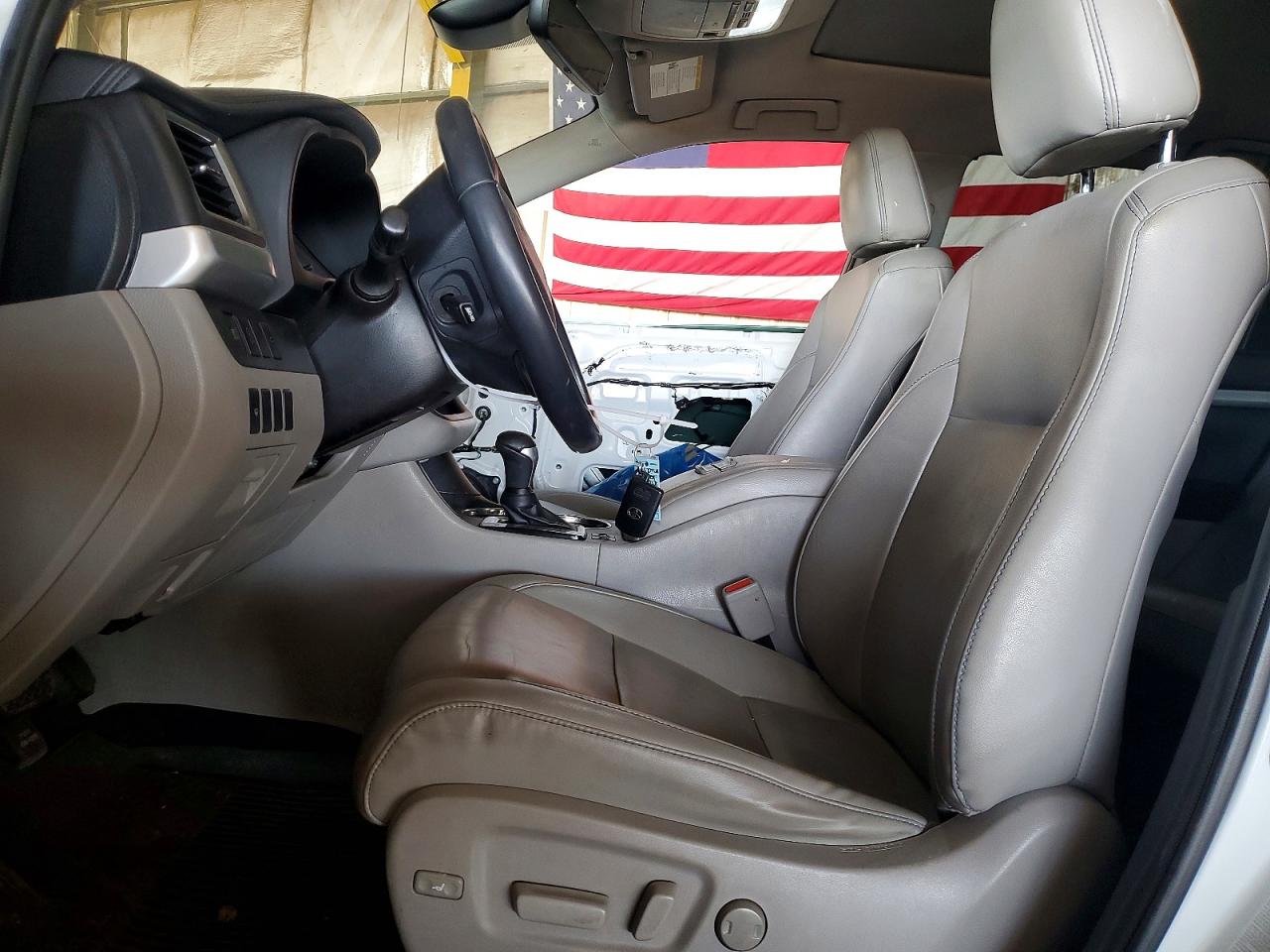 2019 TOYOTA HIGHLANDER XLE photo 13