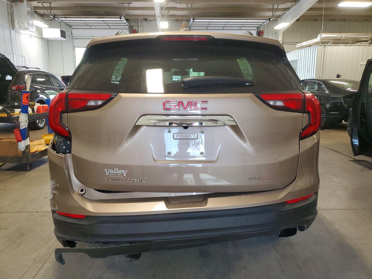 2018 GMC TERRAIN SLE photo 11