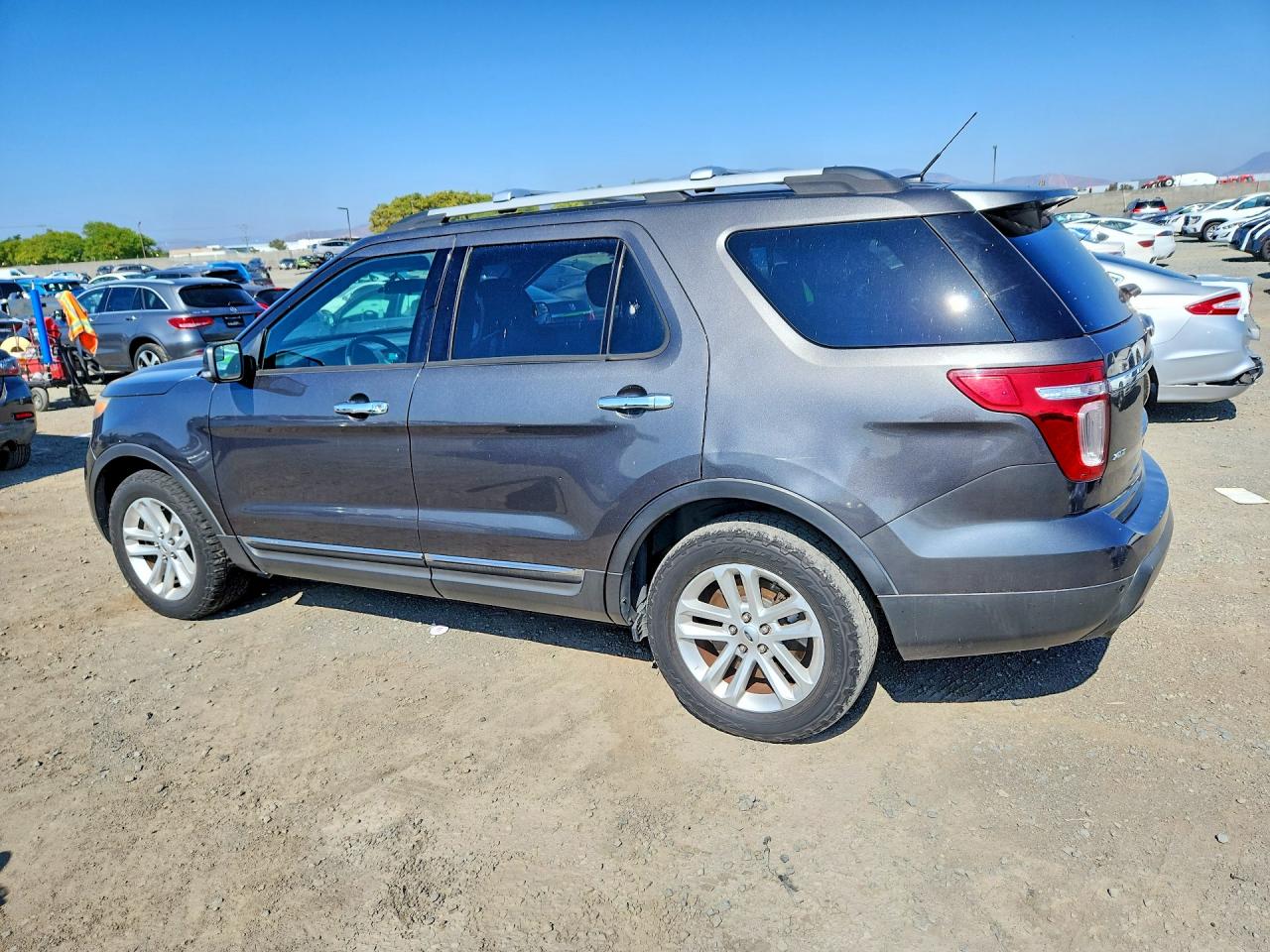 2015 FORD EXPLORER XLT photo 3