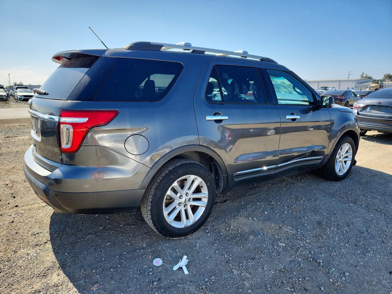 2015 FORD EXPLORER XLT photo 5