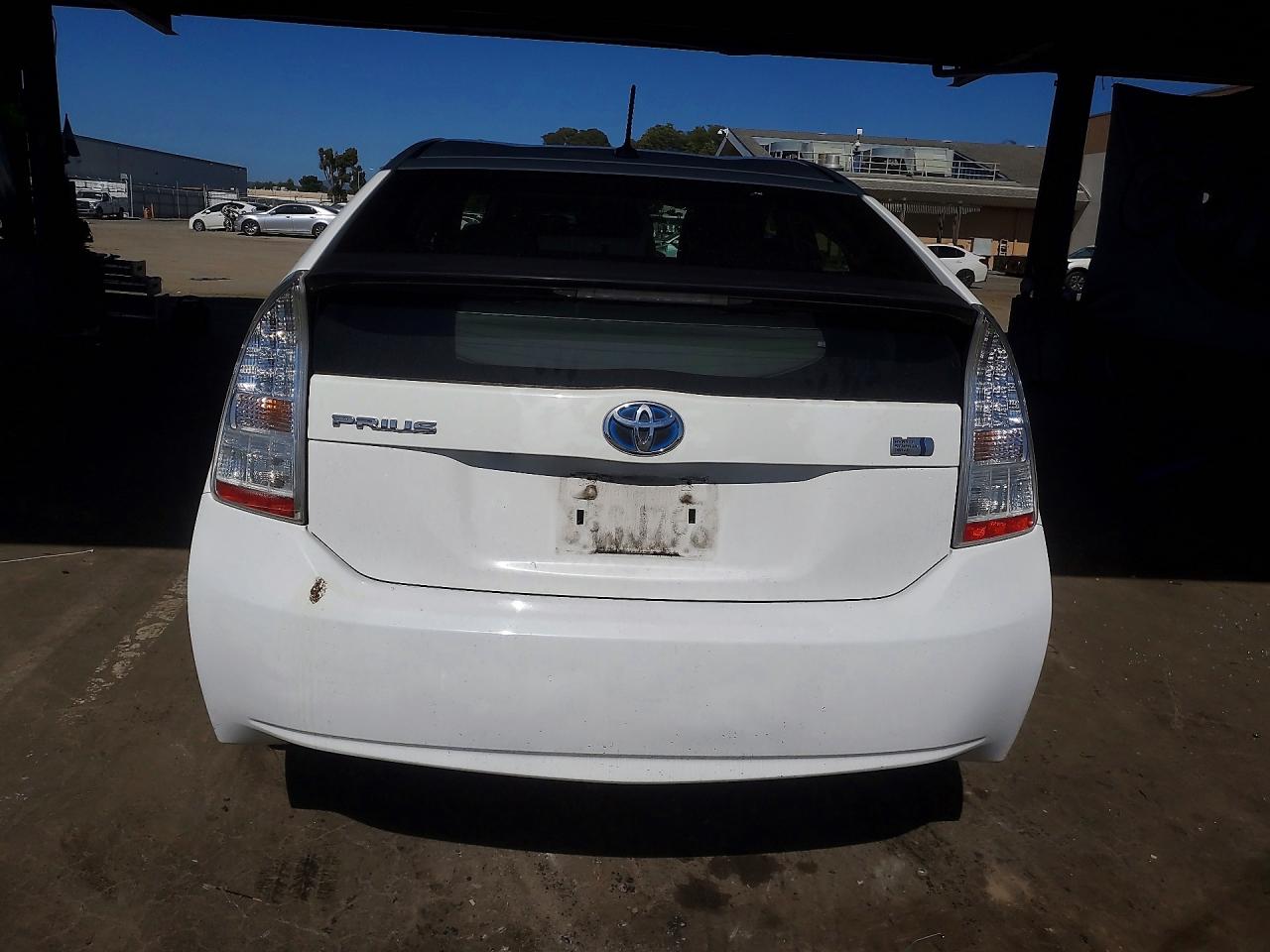 2011 TOYOTA PRIUS ONE photo 16