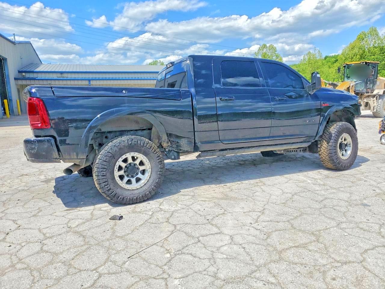 2025 RAM 2500 LIMITED photo 5