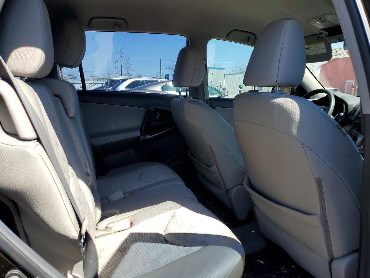 2012 TOYOTA RAV4 BASE photo 31