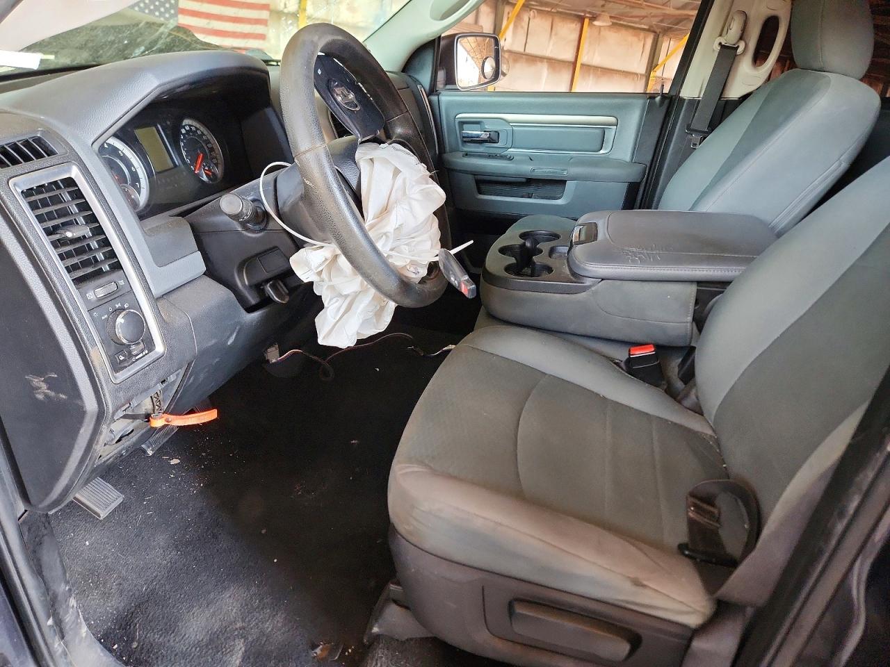 2016 RAM 1500 SLT photo 13