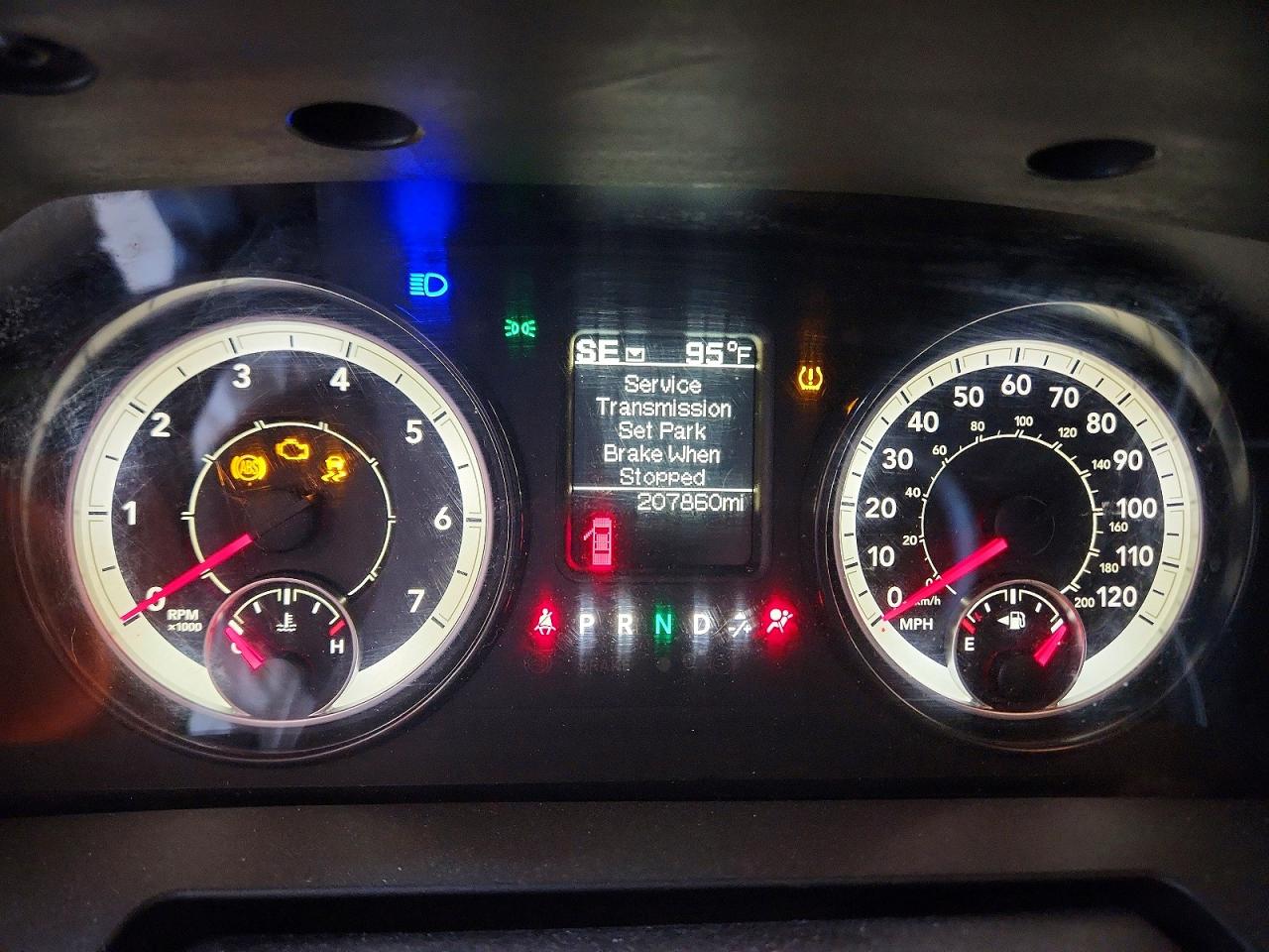 2016 RAM 1500 SLT photo 17