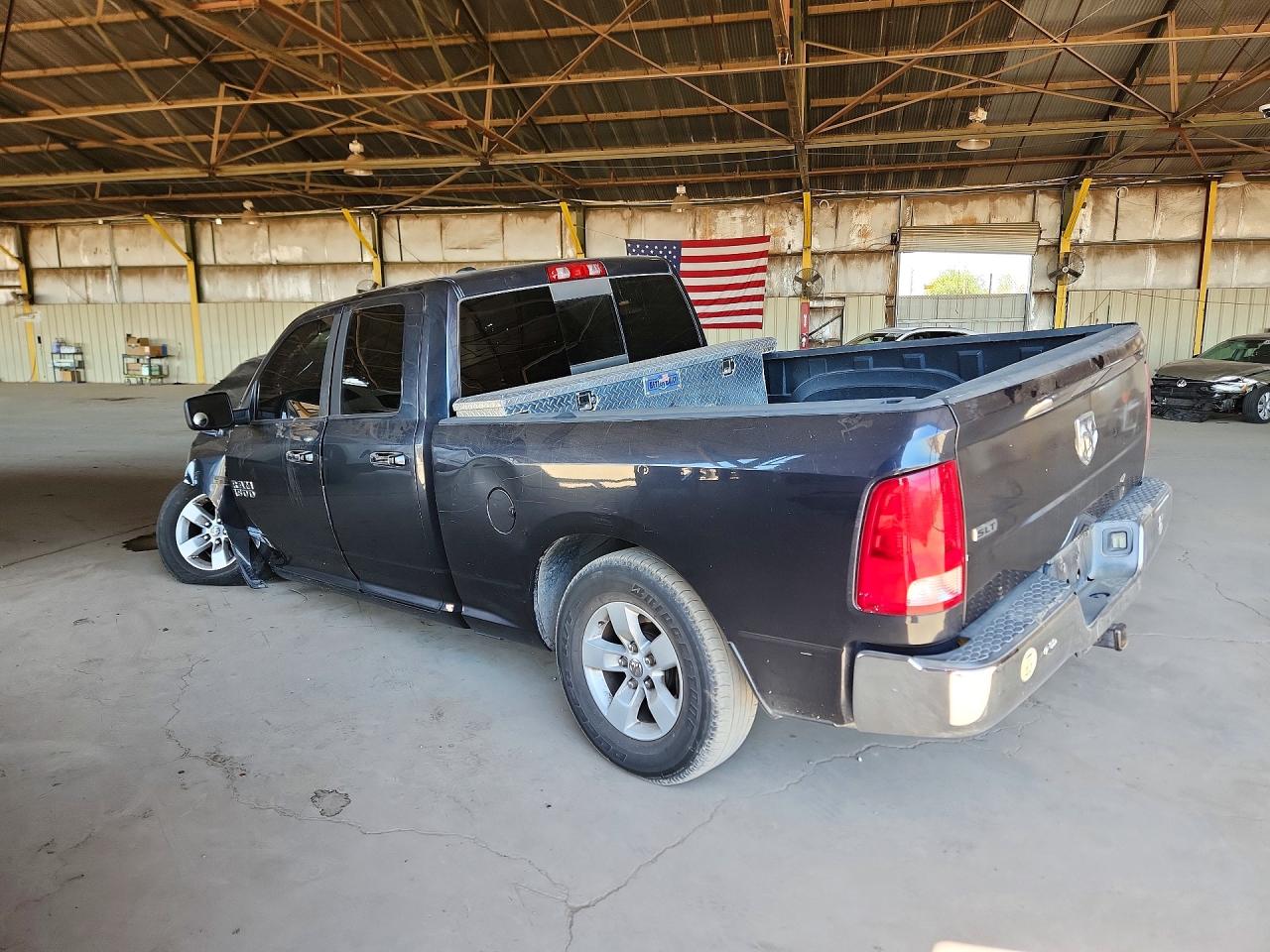 2016 RAM 1500 SLT photo 3