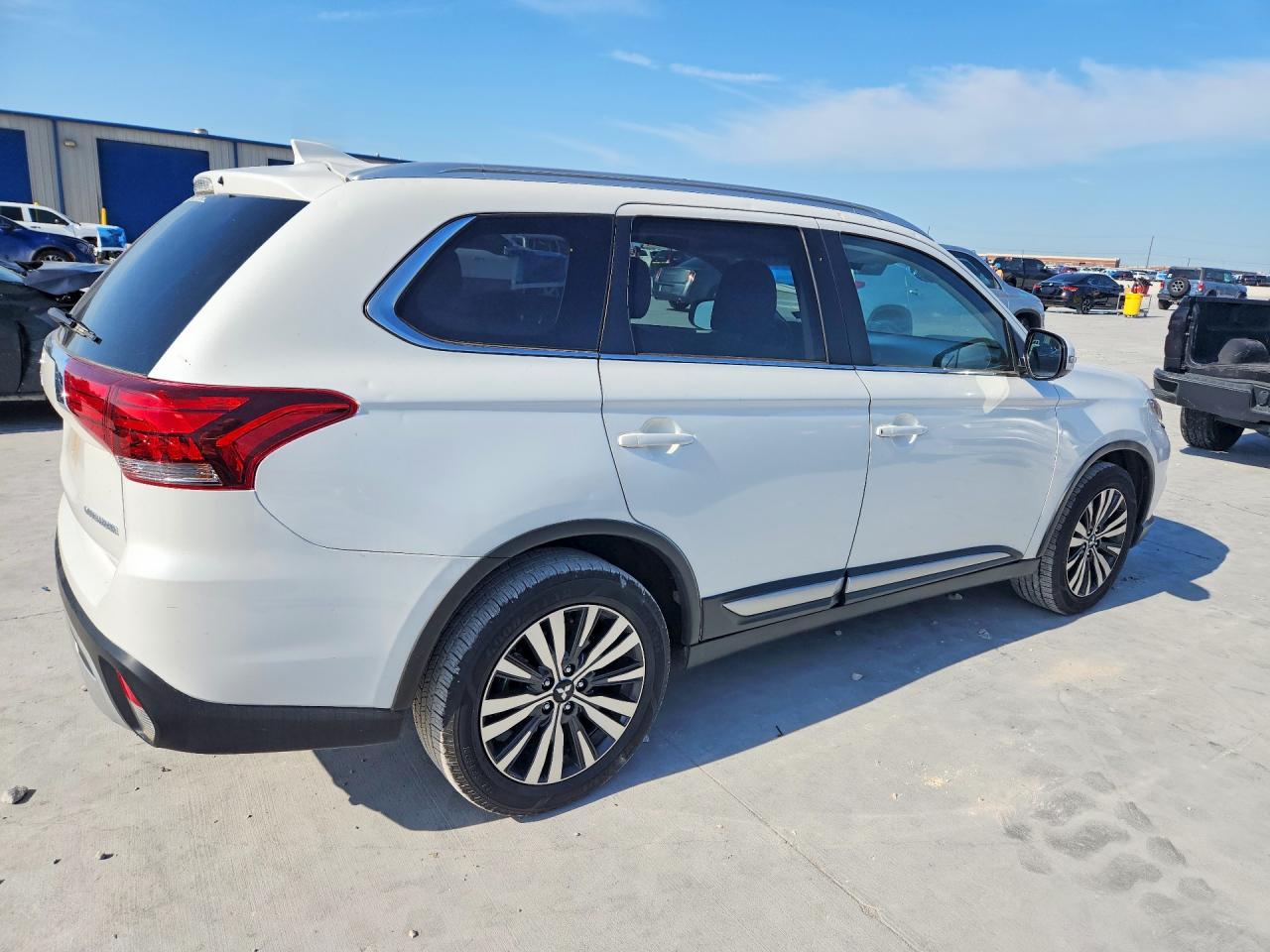 2019 MITSUBISHI OUTLANDER SE photo 5