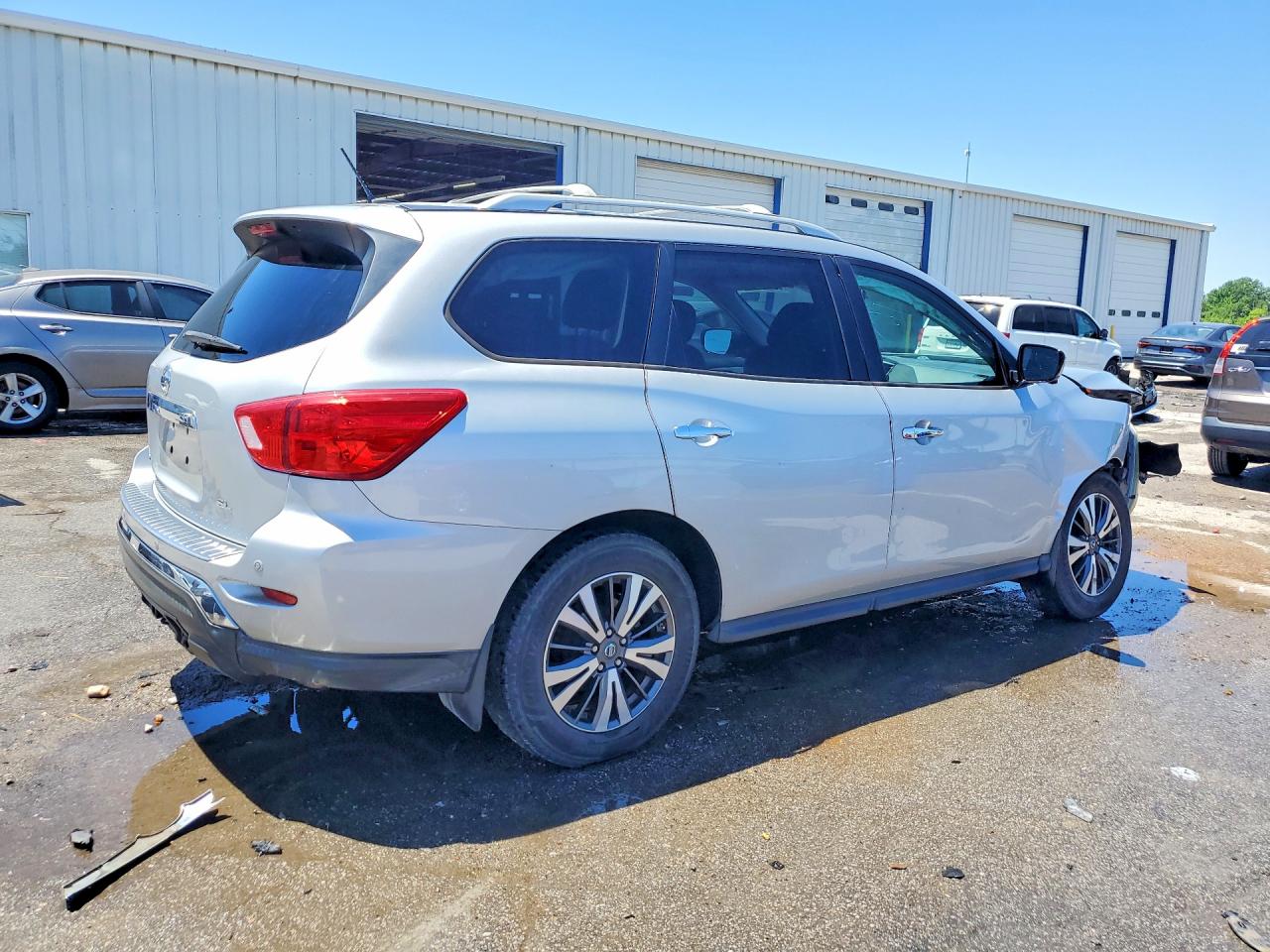 2017 NISSAN PATHFINDER SL photo 5