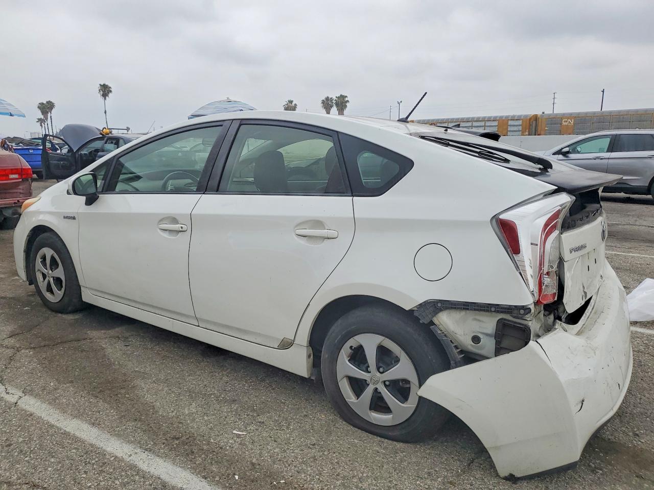 2013 TOYOTA PRIUS TWO photo 4
