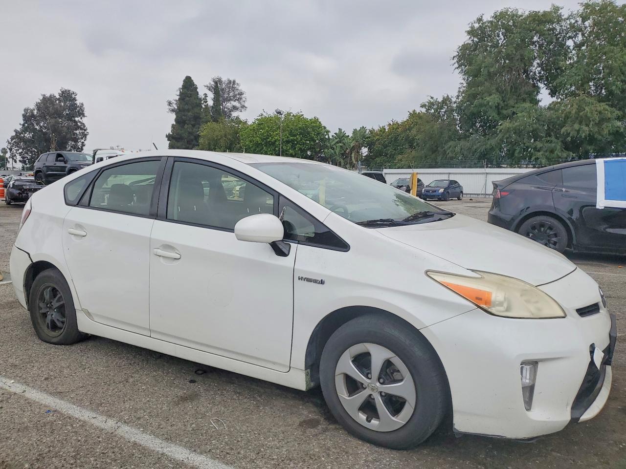 2013 TOYOTA PRIUS TWO photo 10
