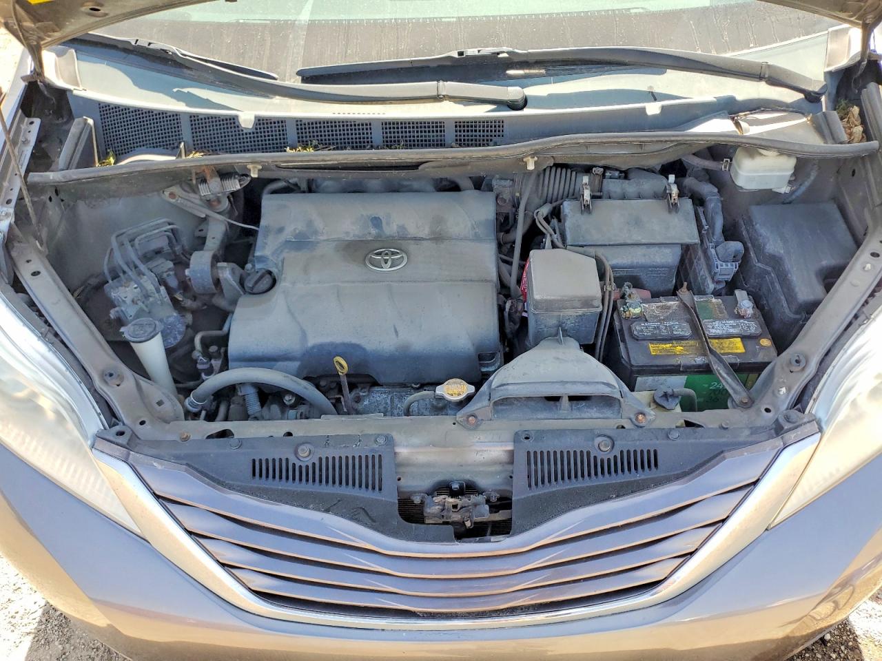 2014 TOYOTA SIENNA XLE 8-PASSENGER photo 12