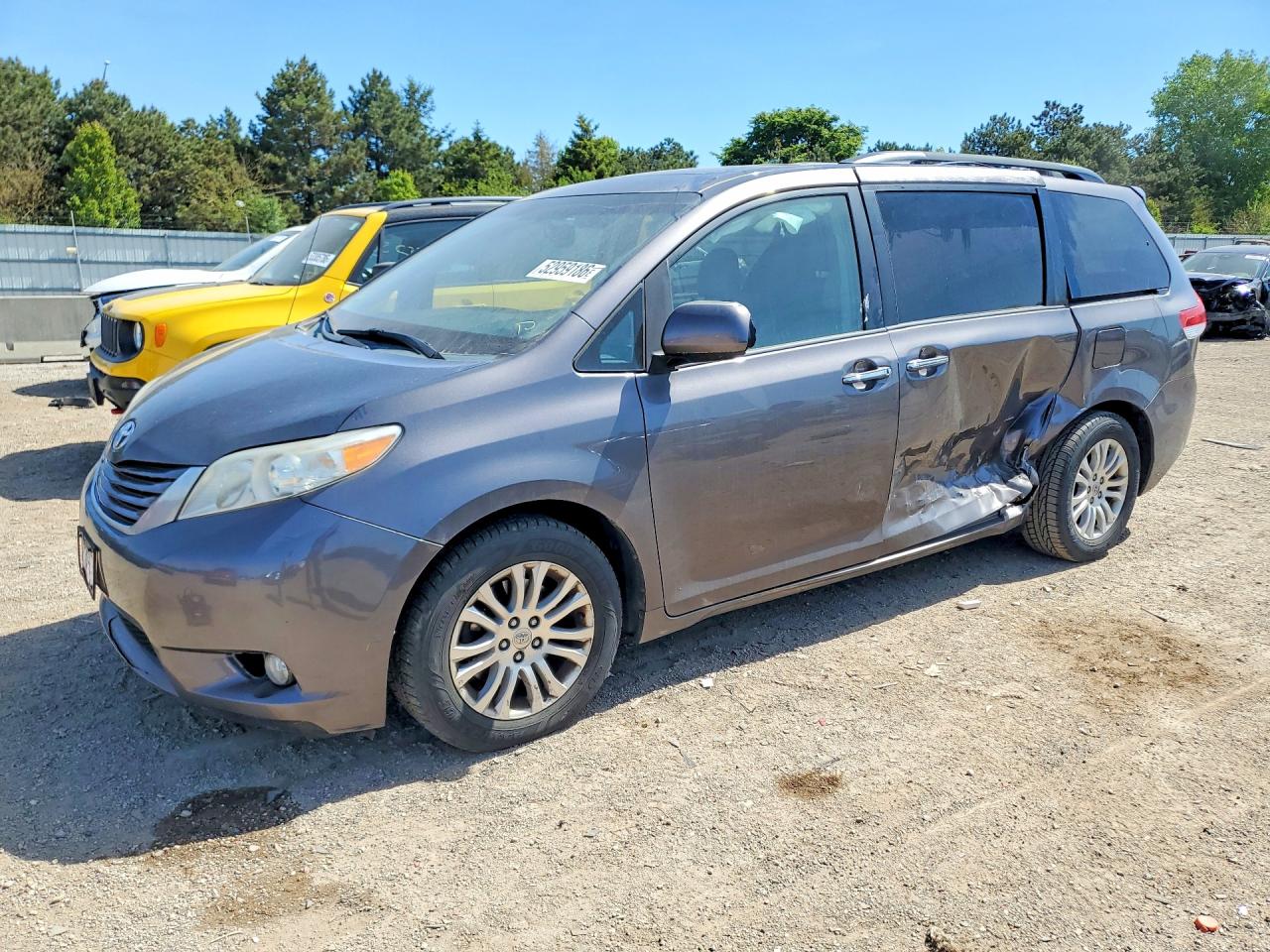 2014 TOYOTA SIENNA
