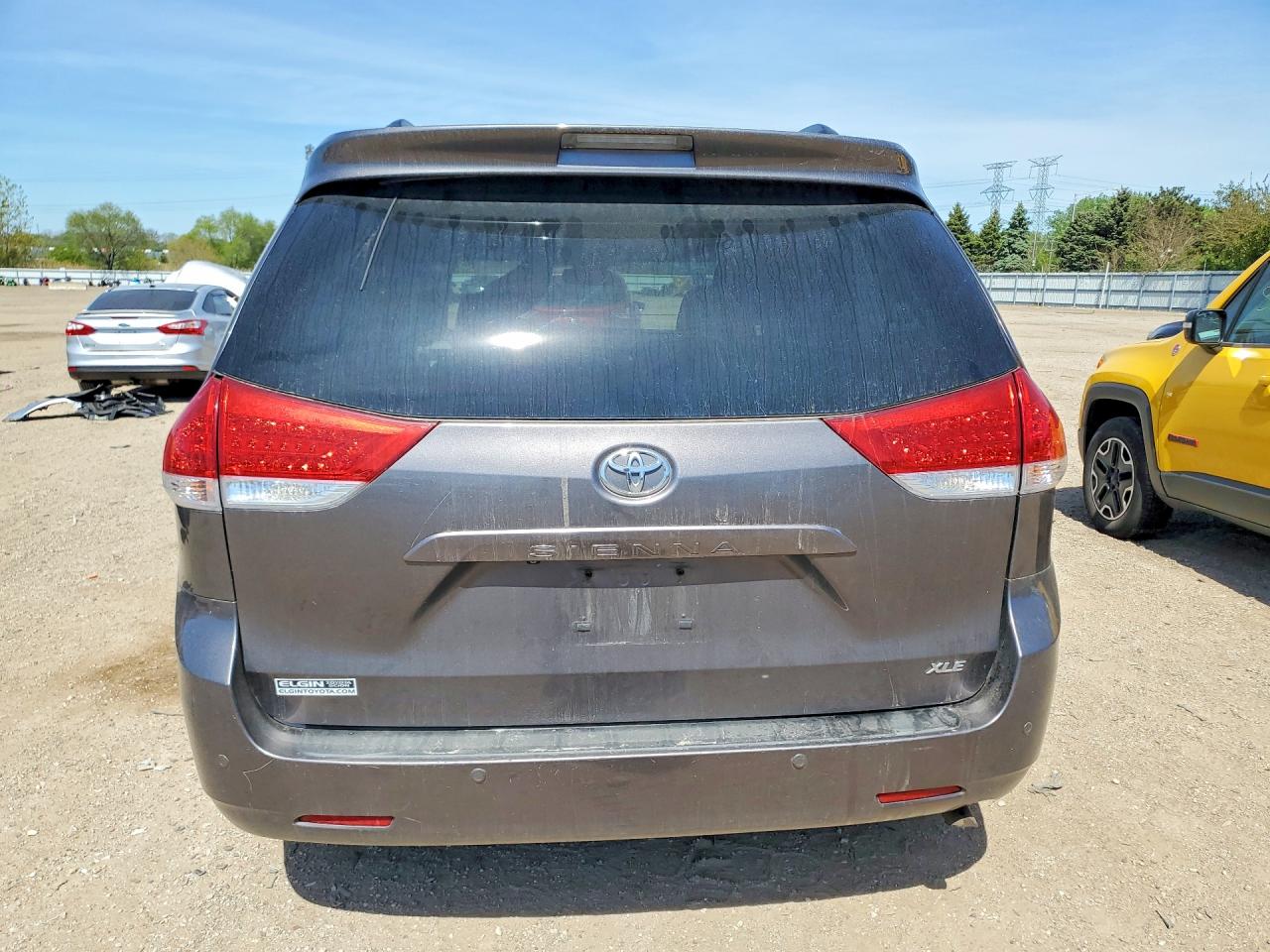 2014 TOYOTA SIENNA XLE 8-PASSENGER photo 6