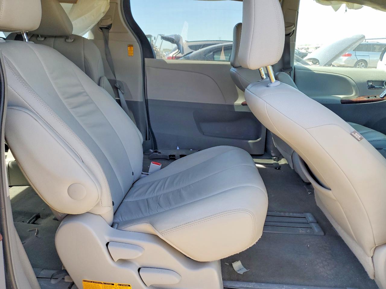 2014 TOYOTA SIENNA XLE 8-PASSENGER photo 11