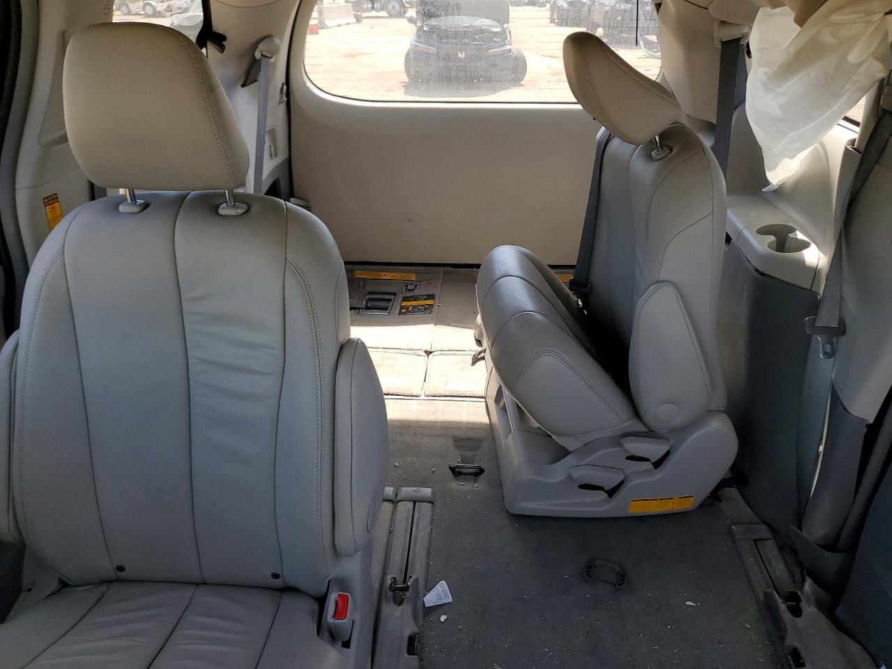 2014 TOYOTA SIENNA XLE 8-PASSENGER photo 10