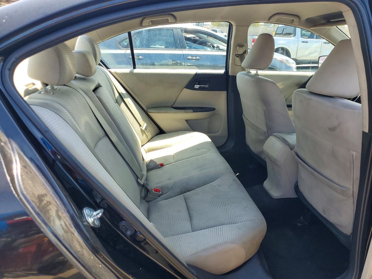 2017 HONDA ACCORD LX photo 19
