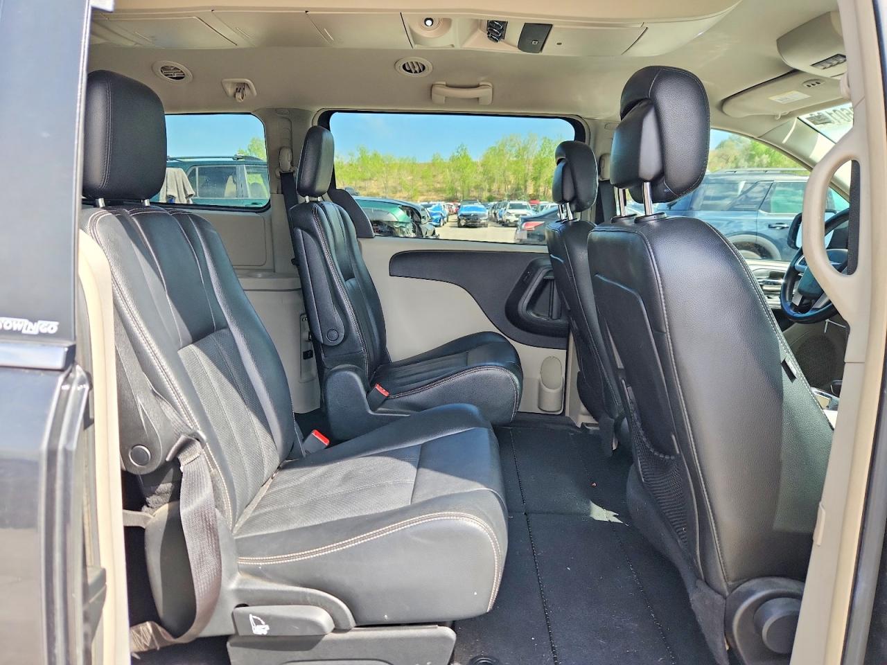 2012 CHRYSLER TOWN & COUNTRY TOURING photo 31