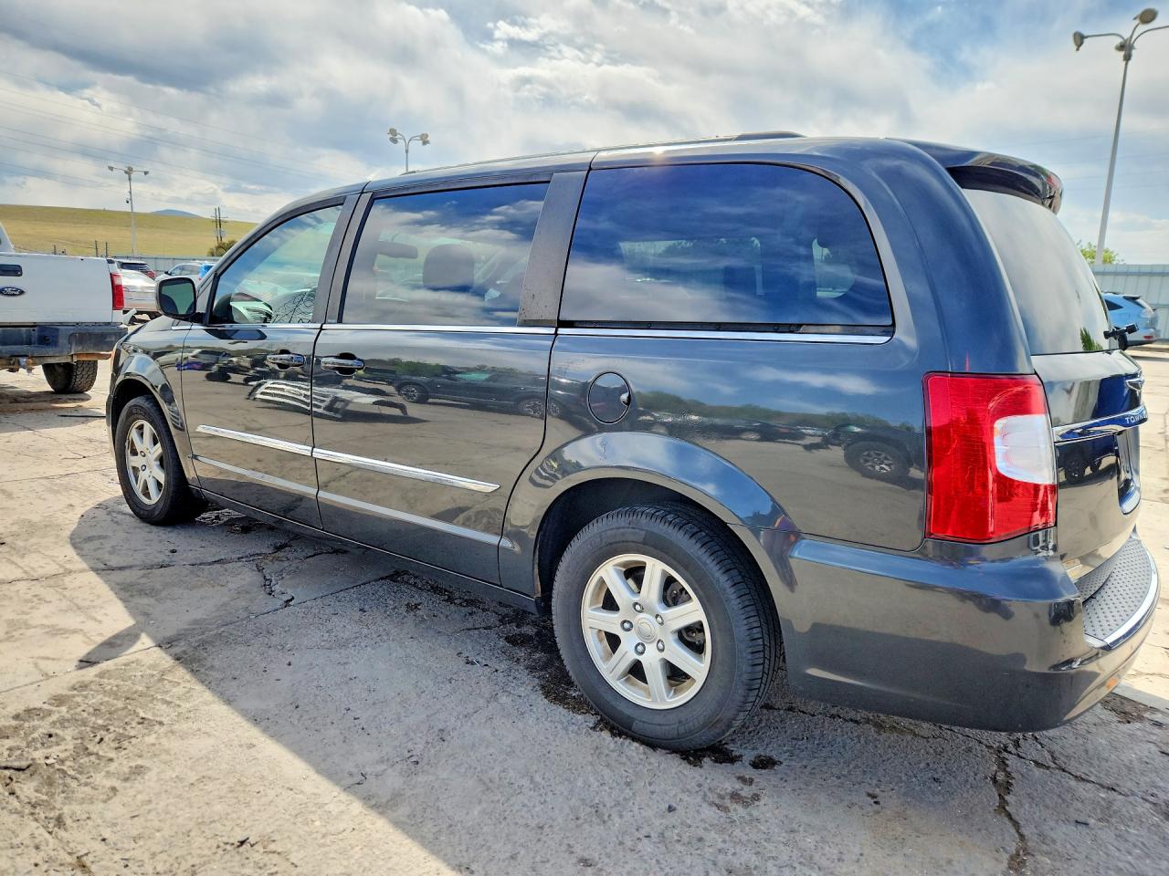 2012 CHRYSLER TOWN & COUNTRY TOURING photo 4