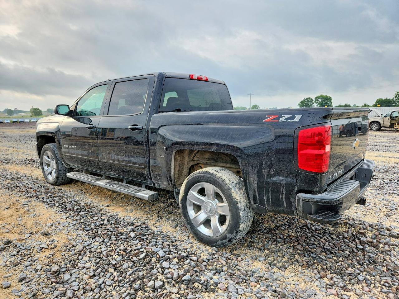 2018 CHEVROLET SILVERADO K1500 LT photo 2