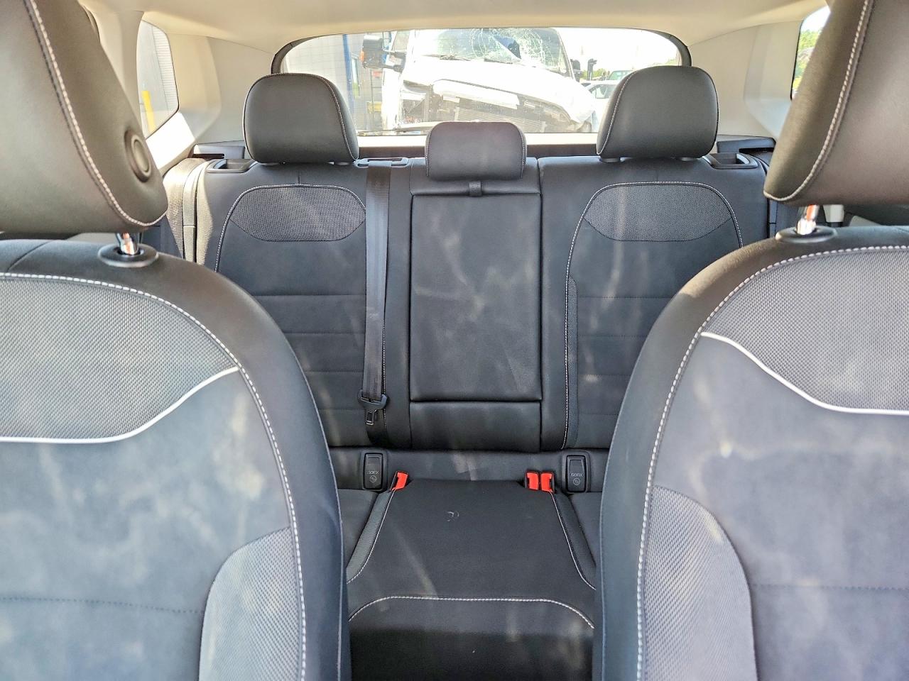 2024 VOLKSWAGEN TAOS SE photo 28